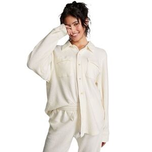 🎀 5/$25 PINK Victoria’s Secret cream fleece shacket size XS